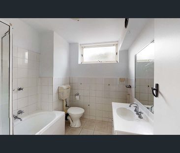 All you need under one roof... - Photo 4