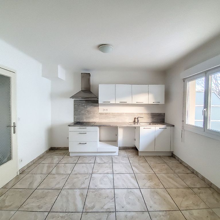 Avignon : Appartement T3 récent et climatisé avec balcon et parking, - Photo 1