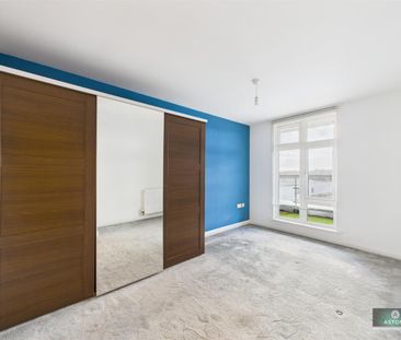 Pegler Way, Crawley - Photo 4