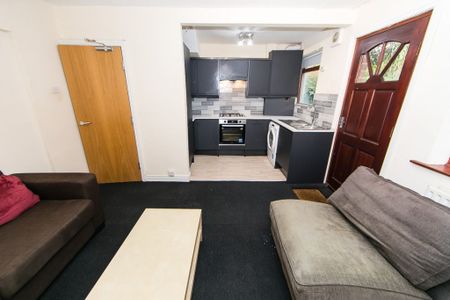 Kelso Gardens, Hyde Park, Leeds - Photo 2