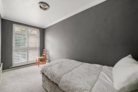 Claremont Close, kent, London - Photo 4