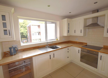 2 bedroom flat to rent - Photo 5