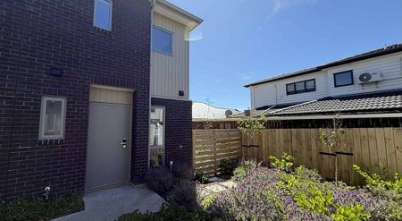 Modern 2-Bedroom Townhouse for Lease - Photo 2