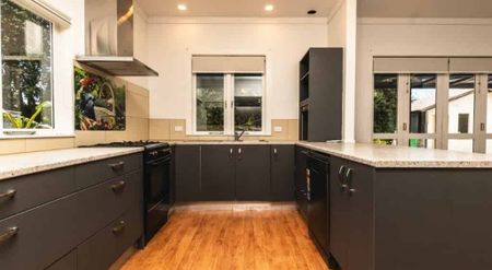 Old-world house - Photo 3