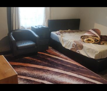 Room in a Shared House, Selby Road, E13 - Photo 2