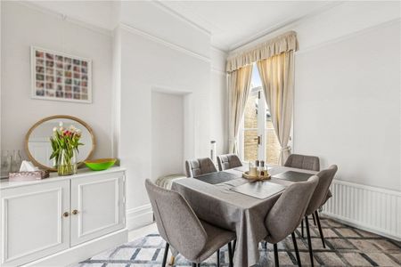 * FAMILIES / COUPLES ONLY * Great Victorian terraced family home just across from Clapham South tube station (Northern Line Zone 2) and Clapham Common. - Photo 3