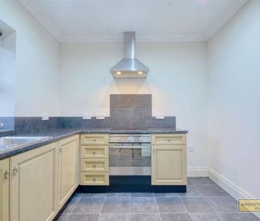 Beautiful Flat, Charles Street, Nr Town Center, Darwen, BB3 - Photo 5