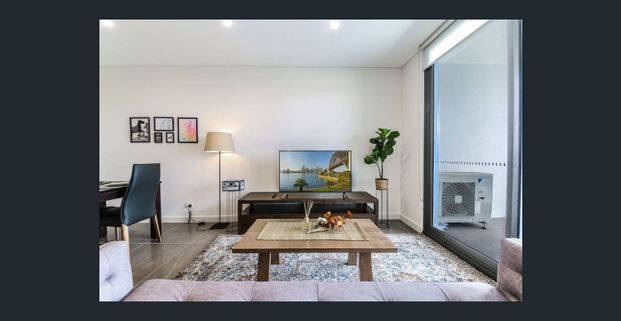 Fully furnished 1 bedroom plus study Apt with Stunning view - Photo 1