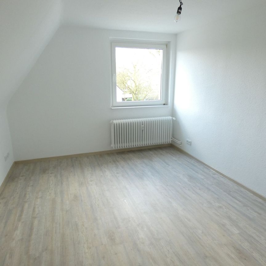 Gemütliche Dachgeschosswohnung in ruhiger Lage – wird aktuell modernisiert - Photo 1