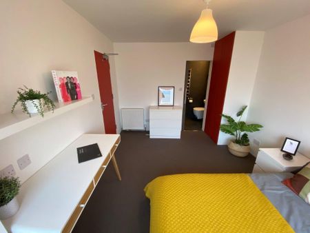 1 bedroom in a house share to rent - Photo 2