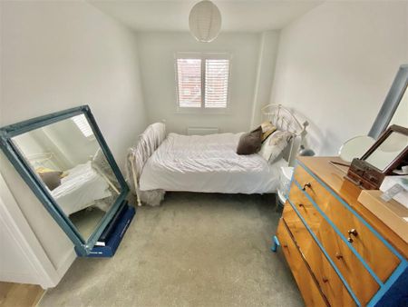 3 bedroom semi-detached house to rent - Photo 5