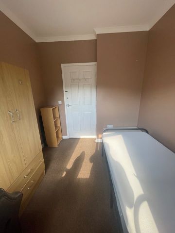 Room in a Shared House, London, E14 - Photo 5
