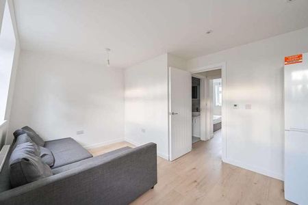 East India Dock Road, Poplar, E14 - Photo 2