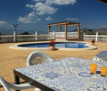 Luxury 4 room Detached House for rent in Alhaurín de la Torre, Spain - Photo 2