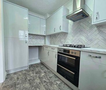 Vokes Close, Sholing, SO19 - Photo 6