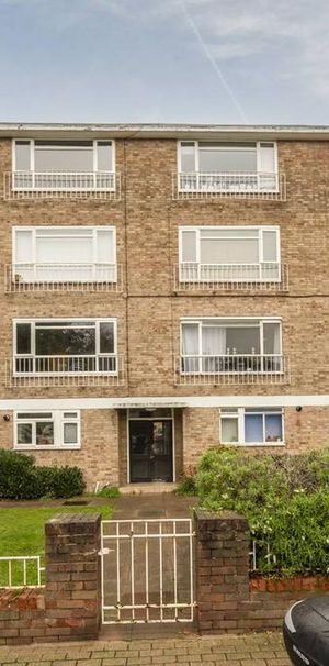 2 bedroom flat to rent - Photo 2