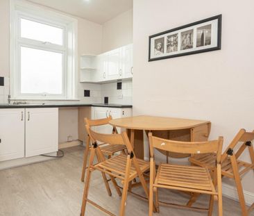 2 bedroom Flat To Let Total Size: 1033 SQ FT - Photo 2