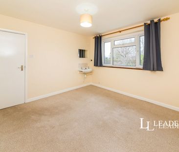 2 bedroom maisonette to rent Southwick Close, East Grinstead, RH19 - Photo 4