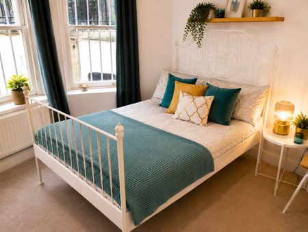 Studio Flat, Holland Park Gardens, W14 - Photo 3