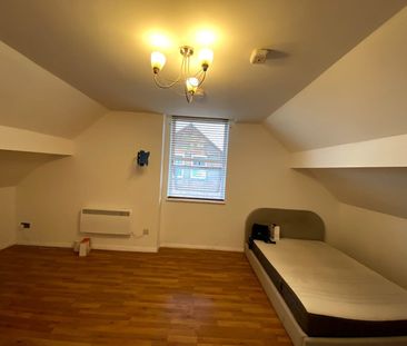 Studio Flat, Stockwood Crescent, LU1 - Photo 6