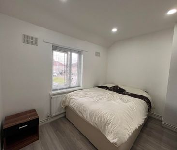 Room in a Shared House, Kingsholm Gardens, SE9 - Photo 6