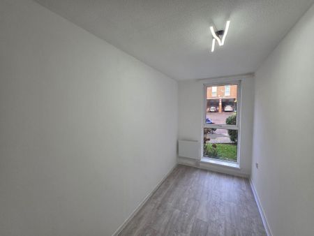 2 bedroom property to rent - Photo 4