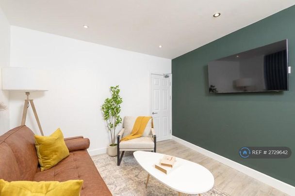 1 bedroom in a house share to rent - Photo 1