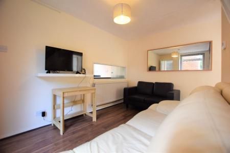 8 Payton Mews - 4 Bedroom Student Home - CCCU - Photo 4