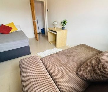 Room in a Shared Flat, Stunning Double Room In Streatham, SW16 - Photo 6