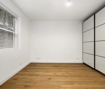 Stylish Ground-Floor Apartment in Prime Location! - Photo 1