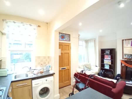 4 Bed - 47 Beechwood Mount, Burley, leeds - LS4 2NQ - Student - Photo 3