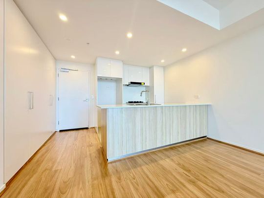 Water Views Spacious and Modern 3-Bedroom Apartment in the Heart of Hurstville - Photo 1