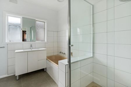 3 Bedroom Spacious Family Home! - Photo 2