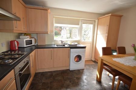 2 Bedroom Semi Detached Available Arranging tenancy - Photo 4