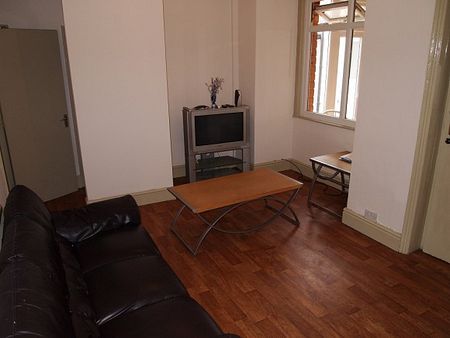 21 Bed Student House Blackpool - Photo 3