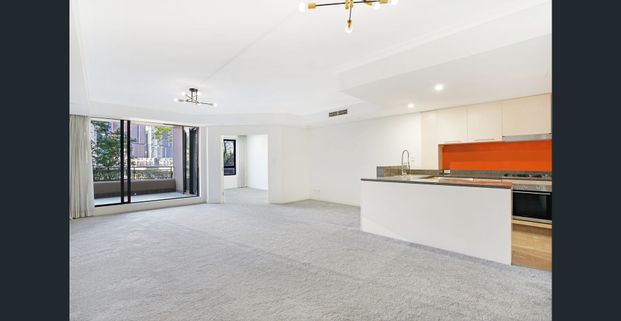 Prestigious Location – Luxurious 3 Bedroom + Private Study/Guess Room - Photo 1