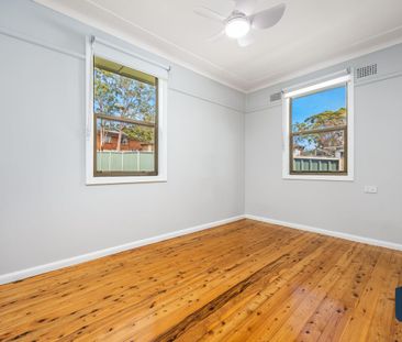 Charming Family Home with Sunroom - Photo 5