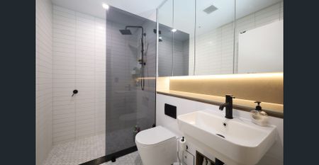 Spacious & Convenient & Furnished - Photo 4