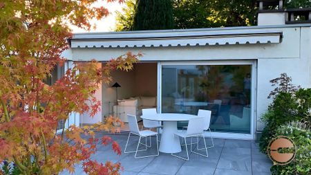 3-BEDROOM PENTHOUSE APARTMENT WITH LAKE VIEW - Photo 2