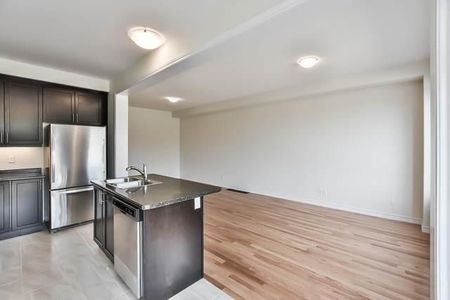 For Lease - 4 Blackpool Lane, East Gwillimbury, Ontario - Photo 3