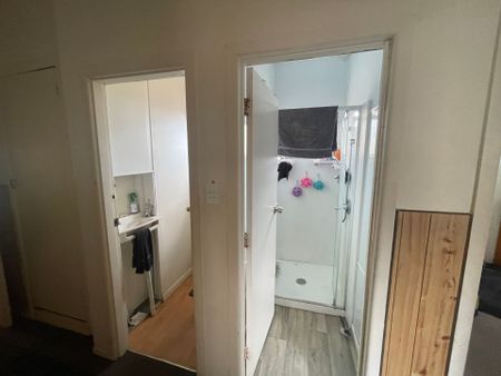 4 Bedroom Brick and Tile Property&excl;&excl; - Photo 5