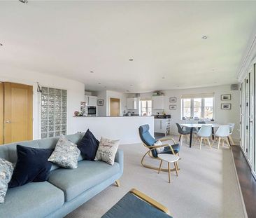 A beautifully appointed town house in the heart of the highly sough... - Photo 3