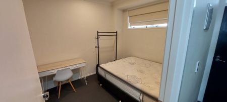 Large 2 Bedroom Unit - Secured carpark included! - Photo 4