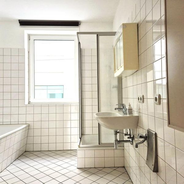 Hessenplatz! Schöne, gepflegte Wohnung mit Balkon, 85 m² WNFL im 1. OG mit Lift, Garage optional! Landstraßennähe! - Foto 1