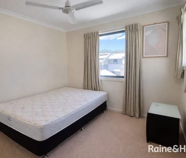 Fully furnished & move-in ready with Swimming Pool in Telina! - Photo 5