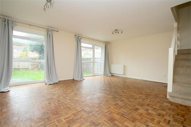 4 bedroom end of terrace house to rent - Photo 1