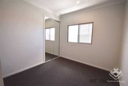 Come home to something special at this top floor apartment. Walk to transport, shops and park. - Photo 2