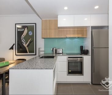 Two Bedroom Fully Furnished Apartment in Teneriffe - Photo 3