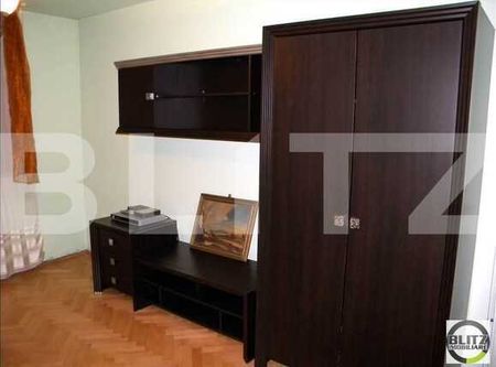 Apartament cu 2 camere, 40 mp, decomandat, zona Sala Sporturilor - Fotografie 2