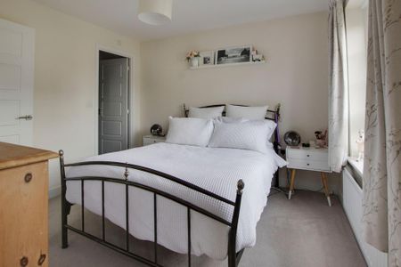 2 bedroom end of terrace house to rent - Photo 5